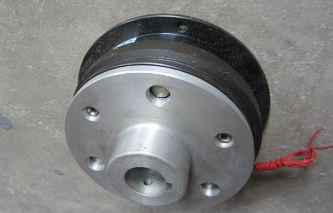 单相电机电容启动接线原理（详解单相电机的电容启动原理及接线方法）