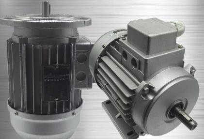 单相电机怎样的接三相开关（解决单相电机接三相开关的问题）