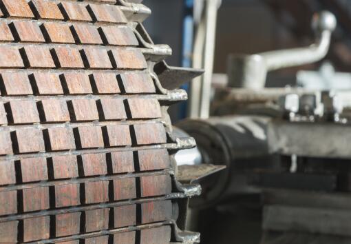 单相电机为什么会发出交流声？（介绍原因并给出解决方法）